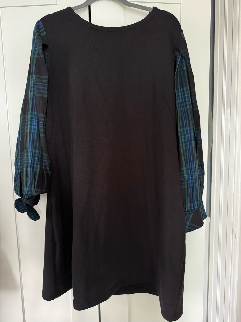Free Assembly dress. Xxl. Plaid sleeves.
